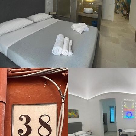 Hotel Civico 38 - Le Tre Chiavi Bari Zewnętrze zdjęcie